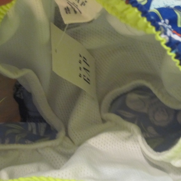 Baby Gap swim trunks 0-6 mon & Gerber baby mittens - Picture 6 of 8